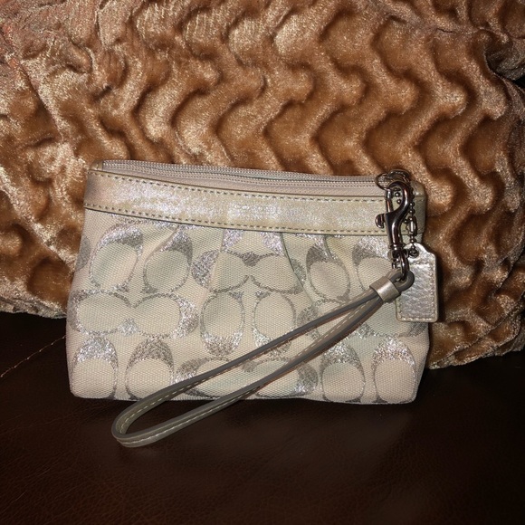 Coach wristlet - Picture 3 of 8